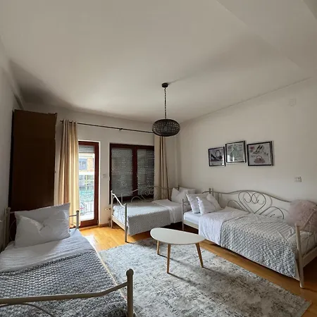 House With Fireplace & Jacuzzi וילה *